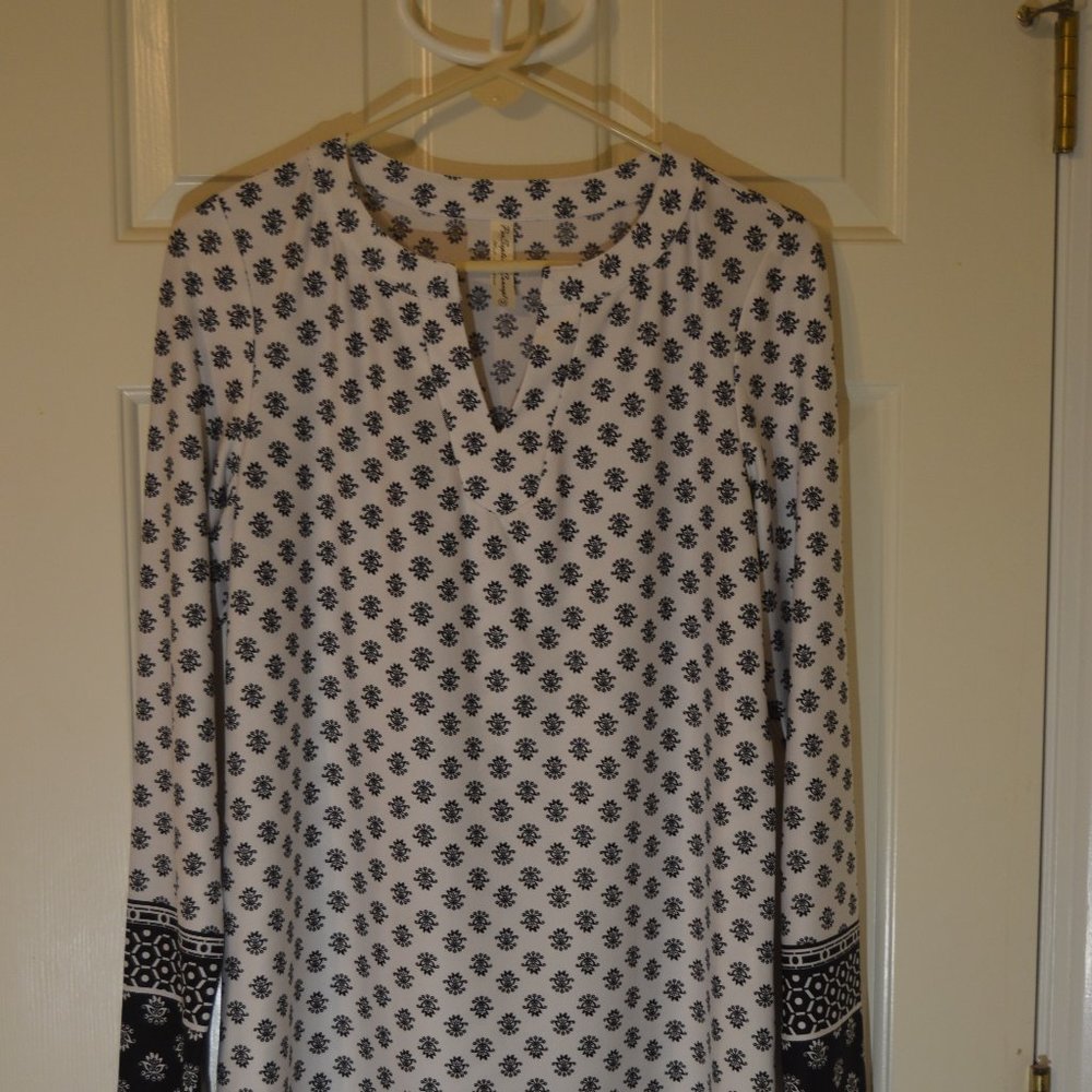 Perseption Concept Black and White Tunic